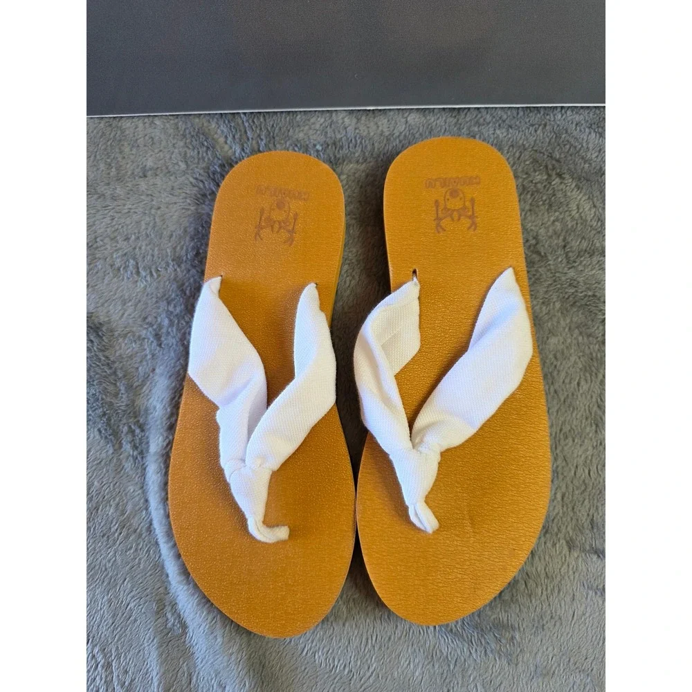 Kuailu Women Yoga Mat Flip Flops‎ Mustard Yellow White Fabric Strap Sandals 8.5